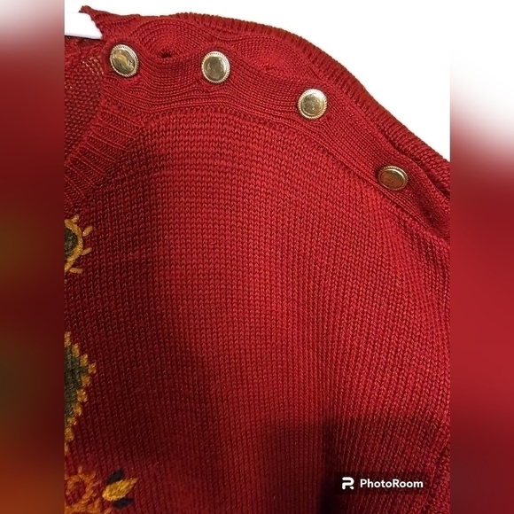 SK company red sweater with beautiful embroidered embellishment size M - Picture 5 of 5